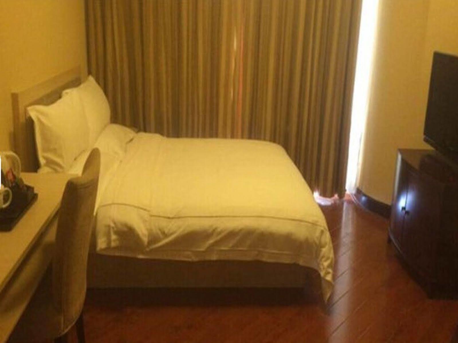 Ibis Styles Guangzhou Panyu Shiqiao Hotel Экстерьер фото